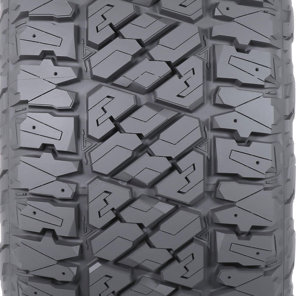 275/55R20XL 117T Light Truck & SUV Tire R831