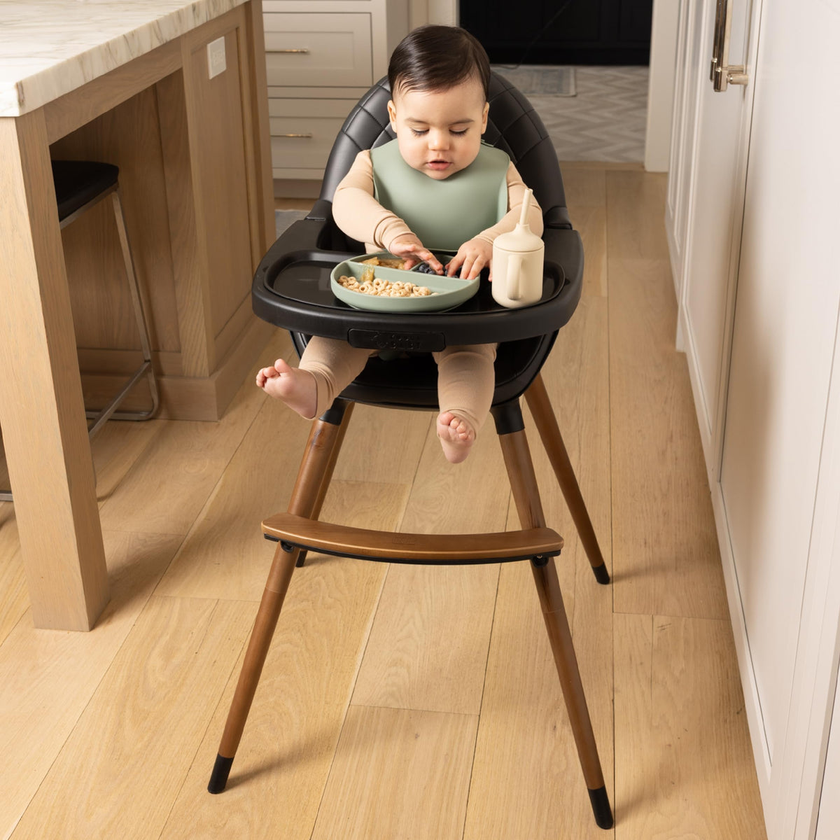Convertible Wooden High Chair with Adjustable Height H3380